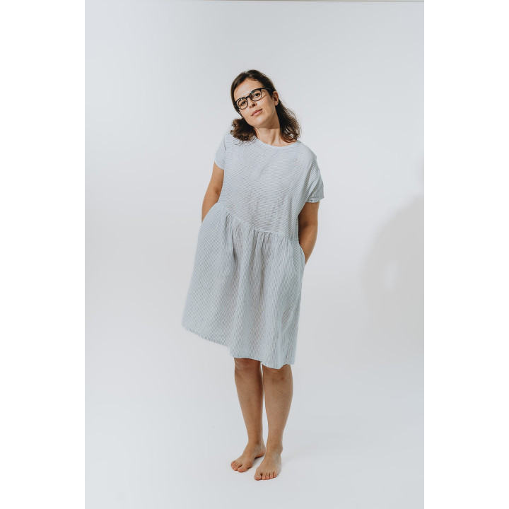 Leinenkleid Lisa (weiß mit dunkelblauen Streifen)