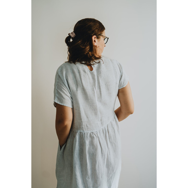 Leinenkleid Lisa (weiß mit dunkelblauen Streifen)