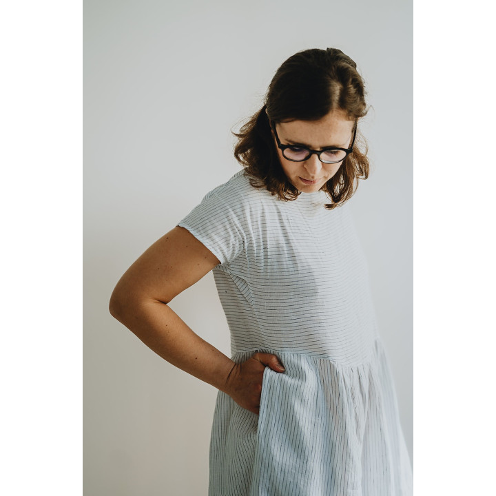 Leinenkleid Lisa (weiß mit dunkelblauen Streifen)