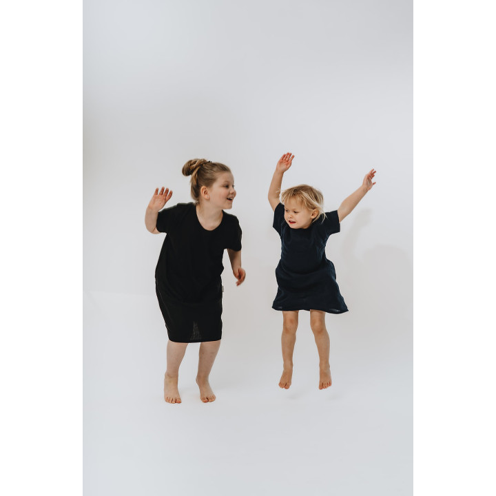 Liten Britta Kinder-Leinenkleid (Schwarz)
