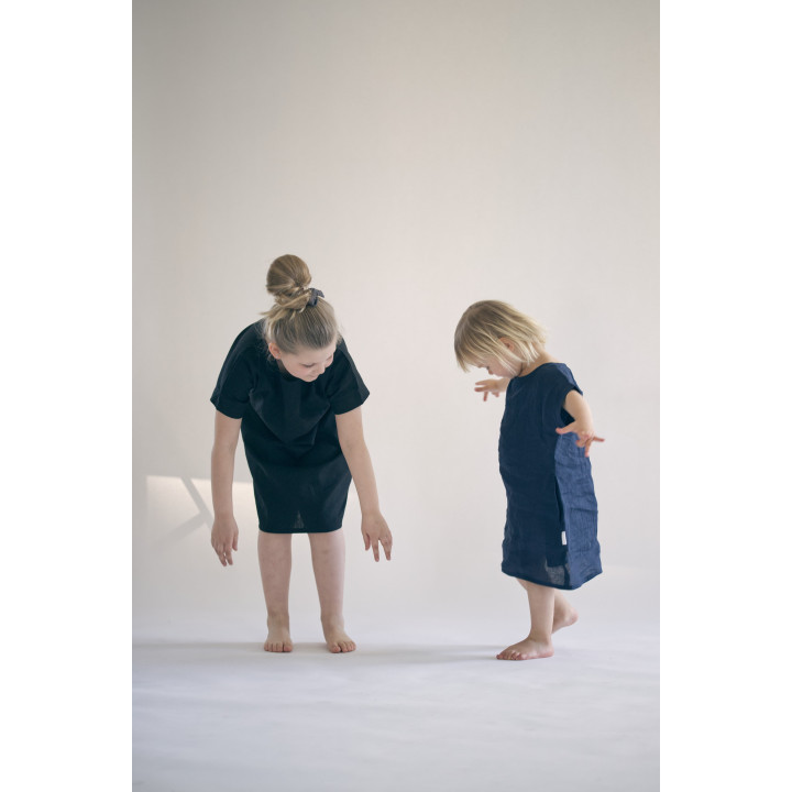 Liten Britta Kinder-Leinenkleid (Schwarz)