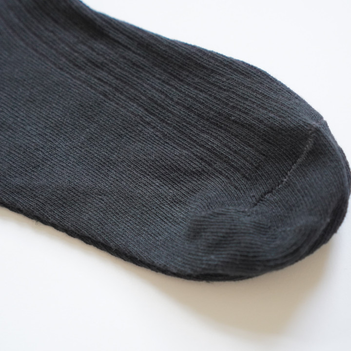 Leinen-Socken mit Streifen.