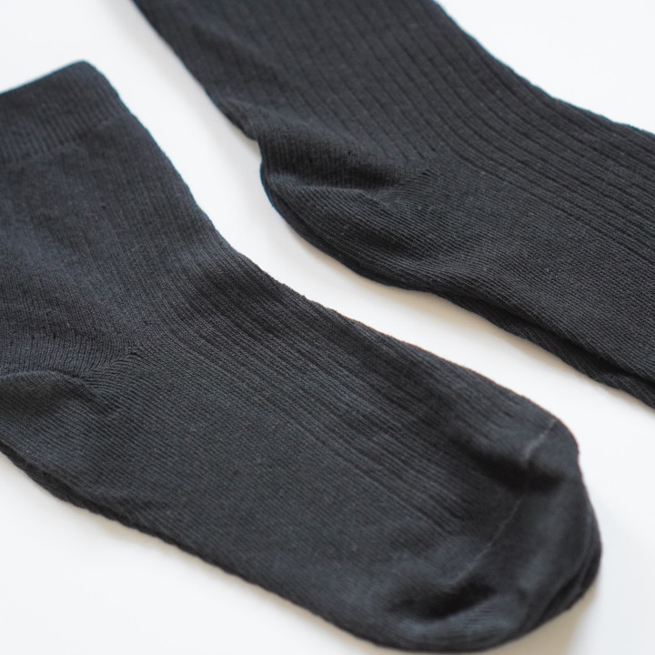 Leinen-Socken mit Streifen.