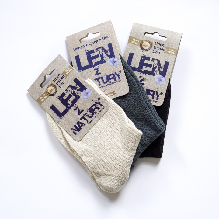 Leinen-Socken mit Streifen.