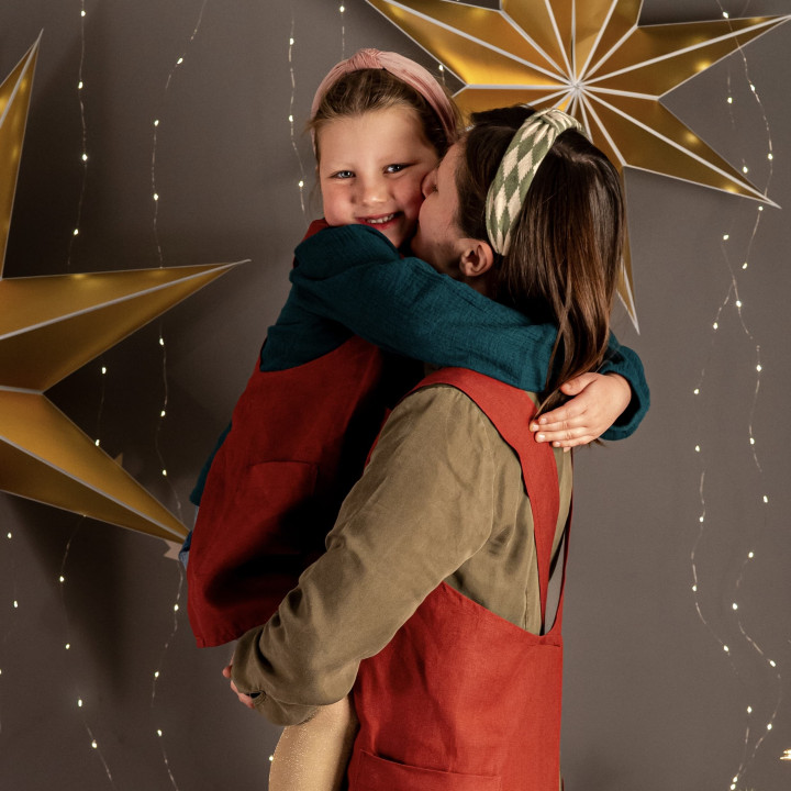 Set aus Weihnachtsschürzen (Madika+Lotta)