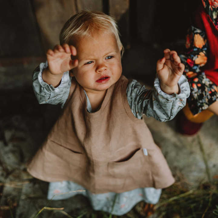 Kerstin Kinderschürze (Walnuss)