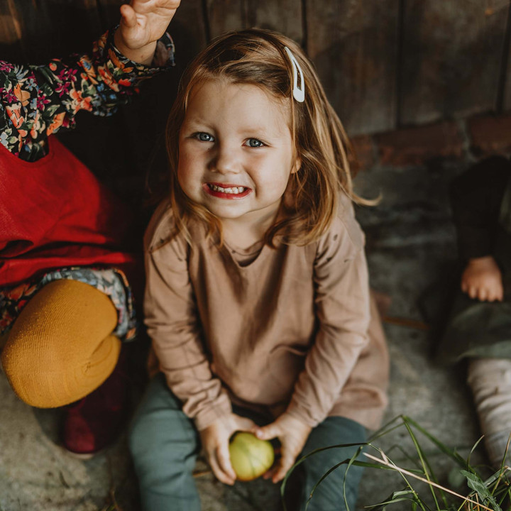 Kerstin Kinderschürze (Walnuss)