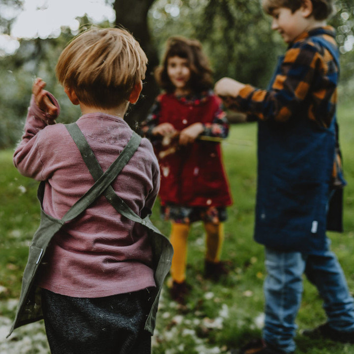 Kinderschürze Lotta (olivgrün)