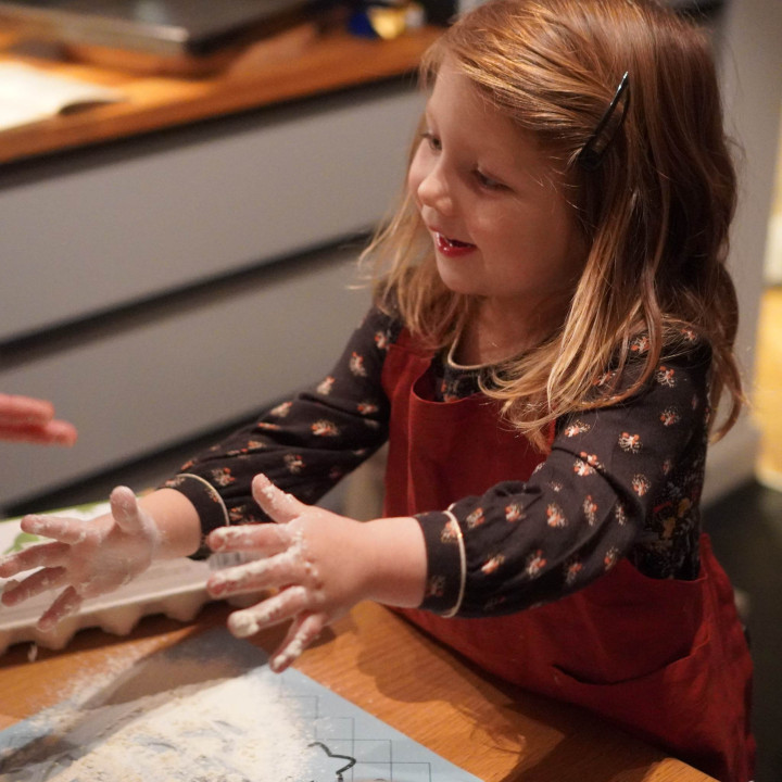 Lotta Kinderschürze (Kirsche)