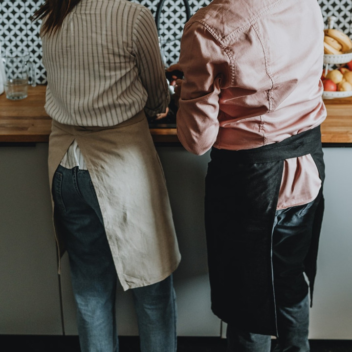 Schürze mit Bindeband  (schwarz)